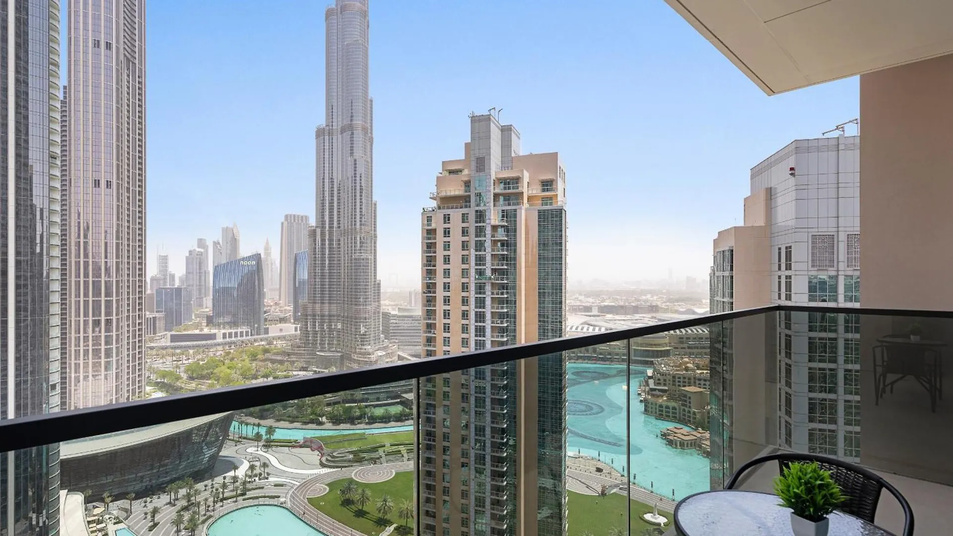Modern 3Br Plus 1 Gr In Downtown With Burj Khalifa View Dubai Apartment