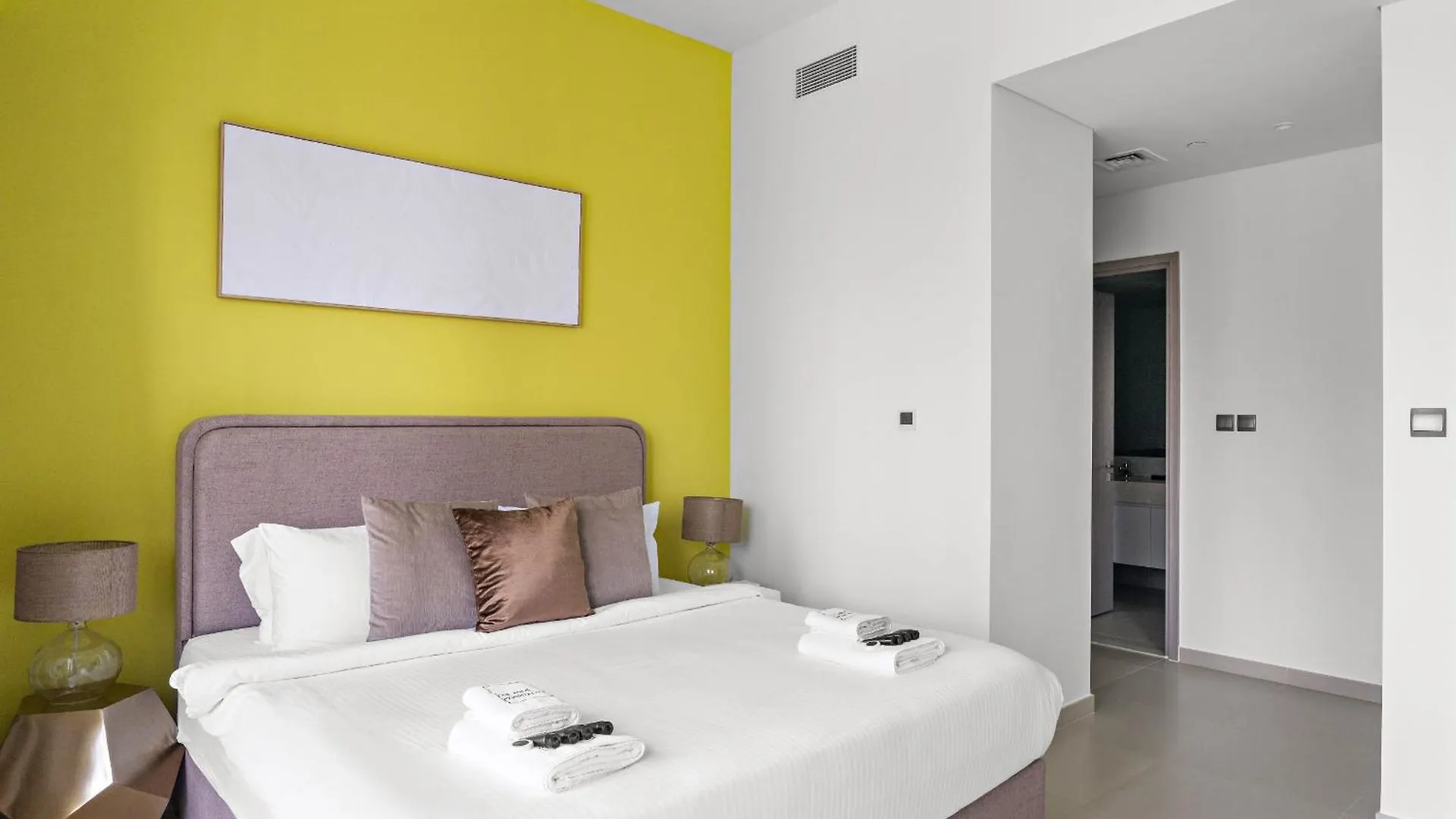 Modern 3Br Plus 1 Gr In Downtown With Burj Khalifa View Dubai Apartment
